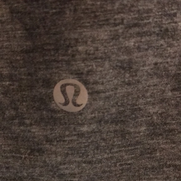 Lululemon tee - Picture 4 of 4